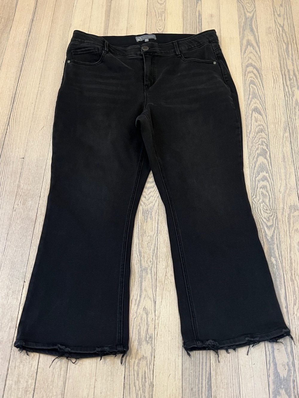 WIT & WISDOM Women’s Madison Black Ab-Solution Crop Flare Raw Hem Jeans 18W